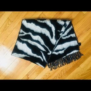 H&M NWOT blanket Scarf (zebra print)